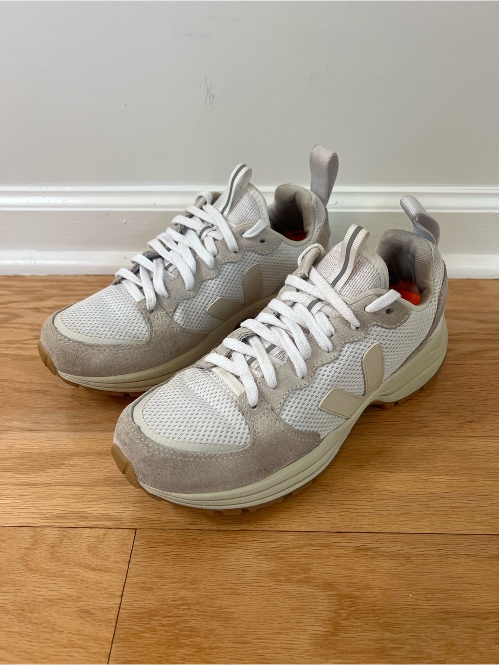 Veja Venturi Alveomesh Sneakers in White/Pierre Natural - Picture 4 of 9